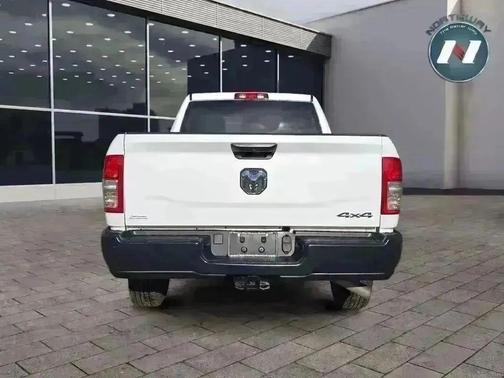 2022 RAM 2500 Tradesman Crew Cab 4x4 6'4' Box