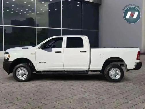 2022 RAM 2500 Tradesman Crew Cab 4x4 6'4' Box