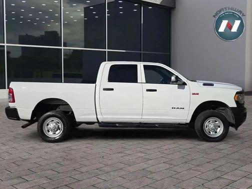 2022 RAM 2500 Tradesman Crew Cab 4x4 6'4' Box