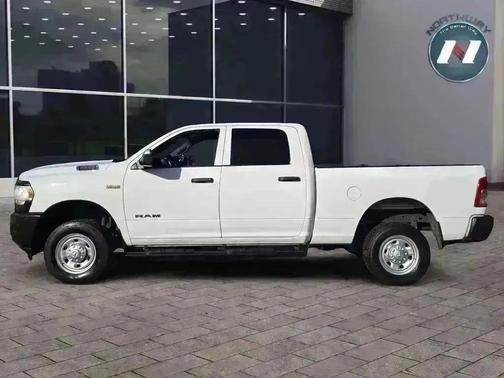 2022 RAM 2500 Tradesman Crew Cab 4x4 6'4' Box