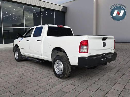 2022 RAM 2500 Tradesman Crew Cab 4x4 6'4' Box