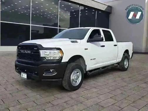 2022 RAM 2500 Tradesman Crew Cab 4x4 6'4' Box