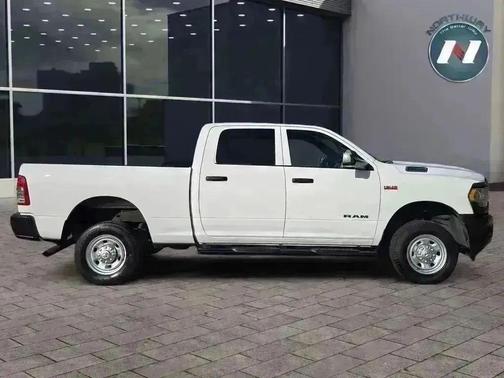 2022 RAM 2500 Tradesman Crew Cab 4x4 6'4' Box