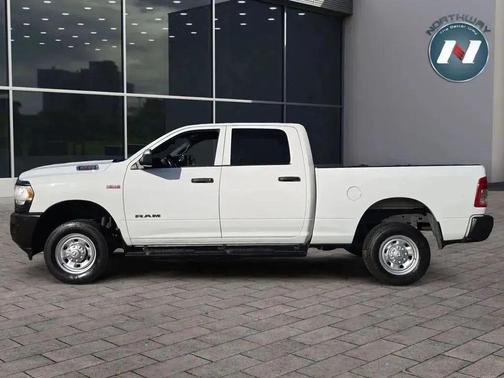 2022 RAM 2500 Tradesman Crew Cab 4x4 6'4' Box