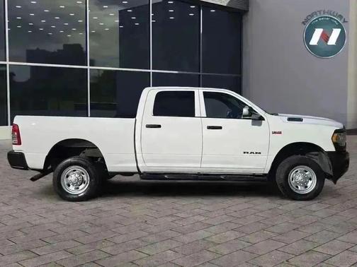 2022 RAM 2500 Tradesman Crew Cab 4x4 6'4' Box