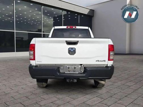 2022 RAM 2500 Tradesman Crew Cab 4x4 6'4' Box
