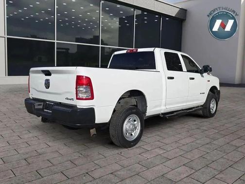 2022 RAM 2500 Tradesman Crew Cab 4x4 6'4' Box