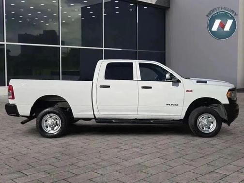 2022 RAM 2500 Tradesman Crew Cab 4x4 6'4' Box