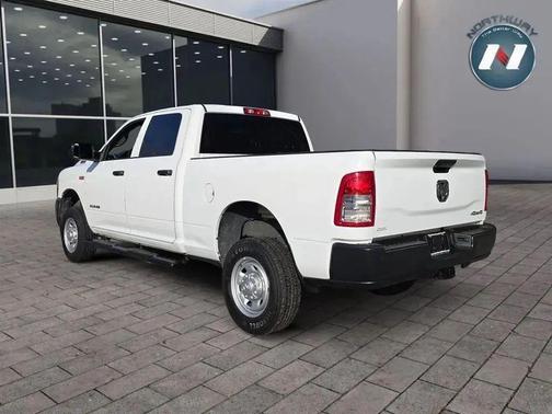2022 RAM 2500 Tradesman Crew Cab 4x4 6'4' Box