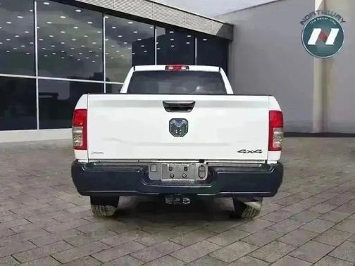 2022 RAM 2500 Tradesman Crew Cab 4x4 6'4' Box