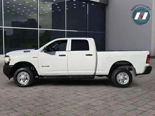 2022 RAM 2500 Tradesman Crew Cab 4x4 6'4' Box