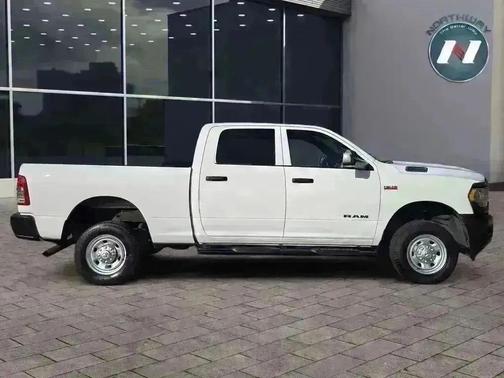 2022 RAM 2500 Tradesman Crew Cab 4x4 6'4' Box