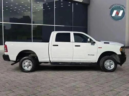 2022 RAM 2500 Tradesman Crew Cab 4x4 6'4' Box