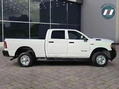 2022 RAM 2500 Tradesman Crew Cab 4x4 6'4' Box