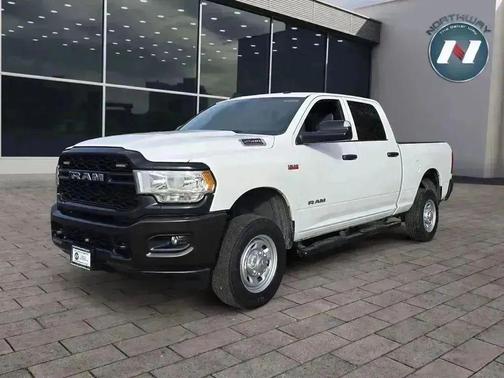2022 RAM 2500 Tradesman Crew Cab 4x4 6'4' Box