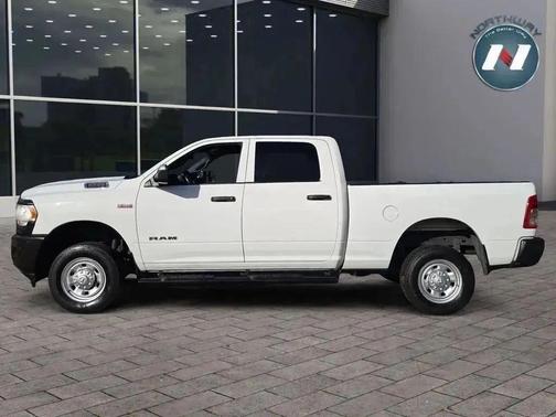 2022 RAM 2500 Tradesman Crew Cab 4x4 6'4' Box