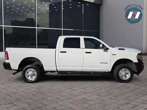 2022 RAM 2500 Tradesman Crew Cab 4x4 6'4' Box