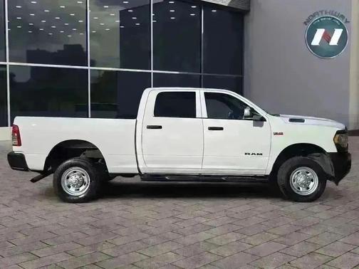 2022 RAM 2500 Tradesman Crew Cab 4x4 6'4' Box