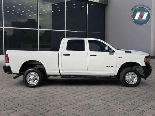 2022 RAM 2500 Tradesman Crew Cab 4x4 6'4' Box