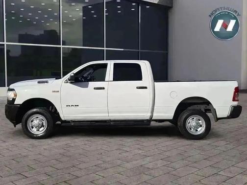 2022 RAM 2500 Tradesman Crew Cab 4x4 6'4' Box