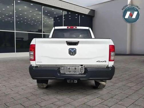 2022 RAM 2500 Tradesman Crew Cab 4x4 6'4' Box