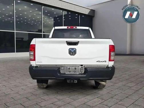 2022 RAM 2500 Tradesman Crew Cab 4x4 6'4' Box