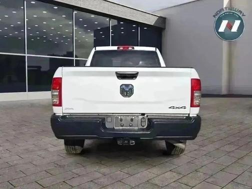 2022 RAM 2500 Tradesman Crew Cab 4x4 6'4' Box