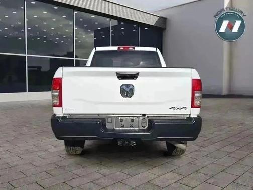 2022 RAM 2500 Tradesman Crew Cab 4x4 6'4' Box