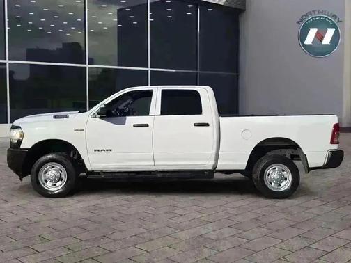 2022 RAM 2500 Tradesman Crew Cab 4x4 6'4' Box