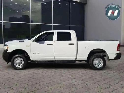 2022 RAM 2500 Tradesman Crew Cab 4x4 6'4' Box