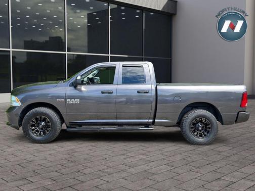 Granite Crystal Metallic Clearcoat 2018 RAM 1500 Express