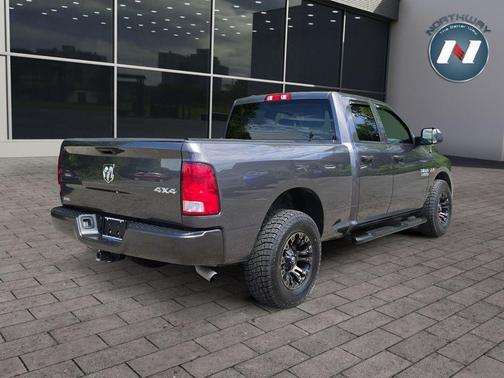 Granite Crystal Metallic Clearcoat 2018 RAM 1500 Express