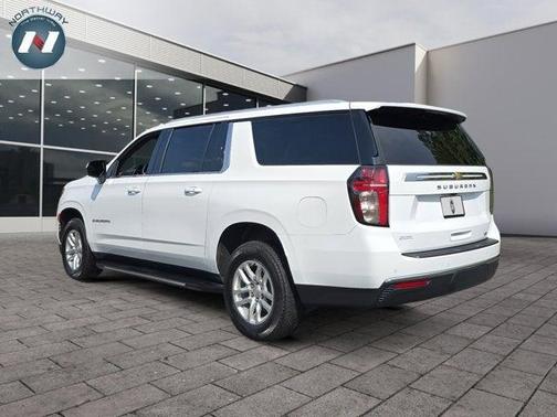 2023 Chevrolet Suburban LT