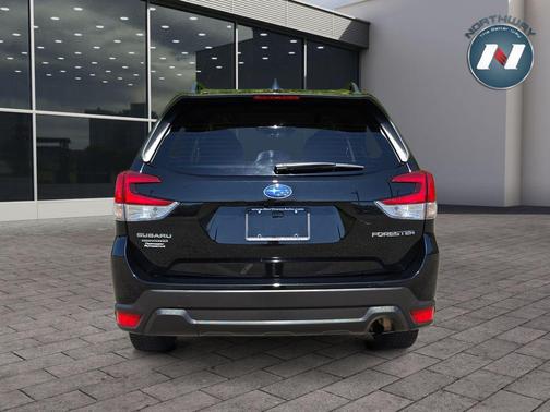 Crystal Black Silica 2024 Subaru Forester Premium