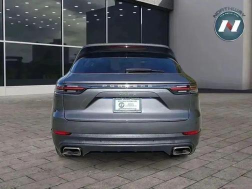 2022 Porsche Cayenne Platinum Edition