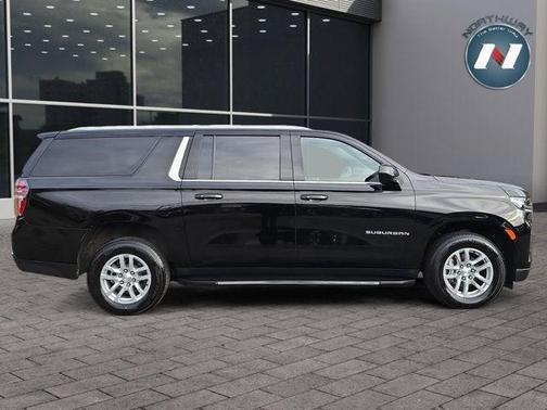 2023 Chevrolet Suburban LT