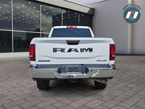 Bright White Clearcoat 2025 RAM 2500 Big Horn Crew Cab 4x4 6'4' Box