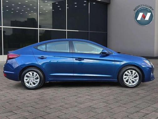 2019 Hyundai ELANTRA SE