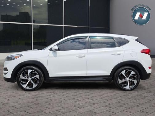 Winter White 2017 Hyundai TUCSON Value
