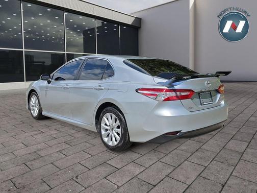 Celestial Silver Metallic 2018 Toyota Camry LE