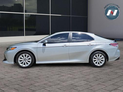Celestial Silver Metallic 2018 Toyota Camry LE