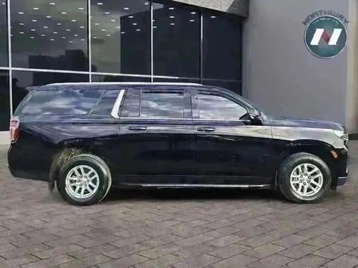 2022 Chevrolet Suburban LT