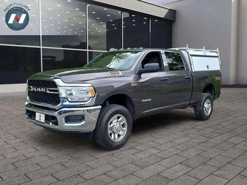 2022 RAM 2500 Tradesman Crew Cab 4x4 6'4' Box