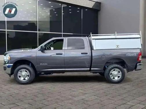 2022 RAM 2500 Tradesman Crew Cab 4x4 6'4' Box