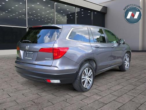 Modern Steel Metallic 2017 Honda Pilot EX
