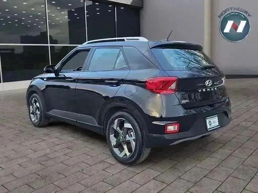 2023 Hyundai VENUE SEL