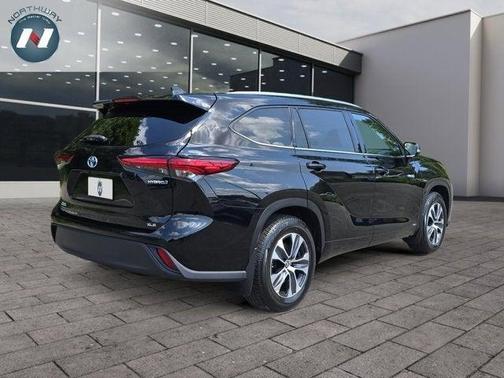 2021 Toyota Highlander Hybrid XLE
