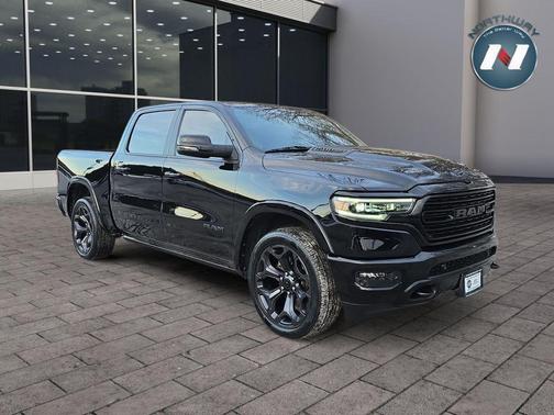Diamond Black Crystal Pearlcoat 2023 RAM 1500 Limited