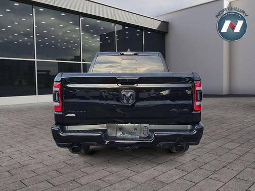 Diamond Black Crystal Pearlcoat 2023 RAM 1500 Limited