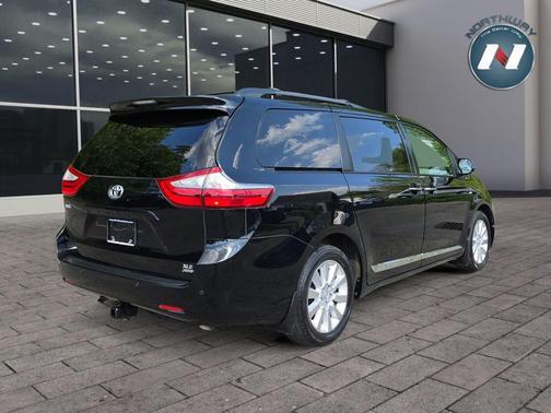 Midnight Black Metallic 2016 Toyota Sienna XLE